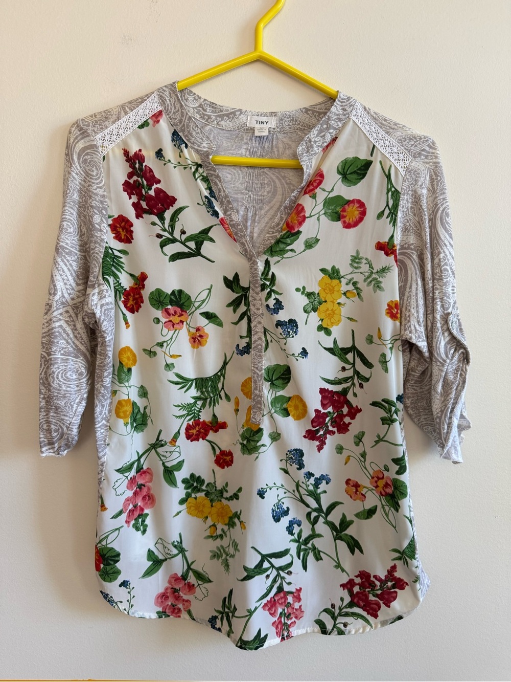 Anthropologie tiny EFFIE Wildflower
Garden Floral blouse … - Picture 2 of 5